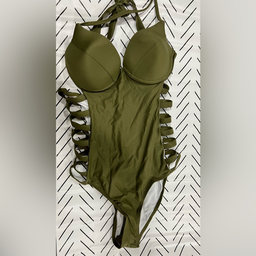 Super cute never worn one piece bathing suites lot 3
